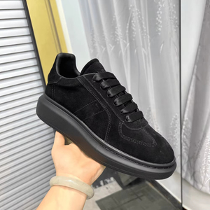 Alexander - Zapatillas Unisex de Plataforma Baja con Suela Gruesa de Gamuza Negra, Modelo Mc. Calzado Casual con Cordones para un Estilo Urbano y Diario - Product Image 1