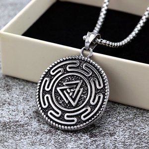 Yunnique – pendentif rétro nordique en acier inoxydable pour hommes, double face, tête de loup, thème animal, bijoux cadeau - Product Image 2