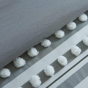 Ensemble de literie en microfibre douce et moelleuse pour toutes les saisons Ensembles complets de literie Tufted Pom Poms Balls Striped Design 8 pièces Boho Bed Comforter - Product Image 4