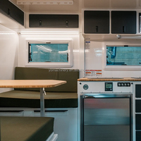 Cabine arrière de camion de couleur personnalisée légère avec coque solide pour le camping-car de camion rigide de camping en montagne