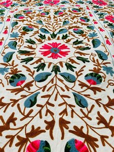 Couverture brodée Suzani en coton d'Ouzbékistan faite à la main, drap de lit, couvre-lit, tapisserie murale colorée Suzani, vente en gros B2B - Product Image 4