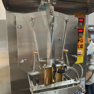 Machine de remplissage de liquides semi-automatique ALUSI 1000 ml, pompe pneumatique, emballage cosmétique, 220 V, haute précision - Product Image 3