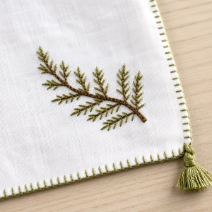 Nappes en lin pur brodées sur mesure avec ourlet festonné pour hôtel, 45*45cm, vente en gros - Product Image 2
