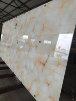 Grande dalle de marbre artificiel translucide jaune, aspect onyx, polie, rétroéclairée, design moderne, sur mesure, vente en gros