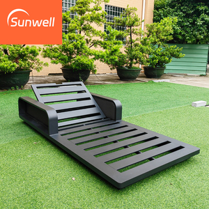 Chaise longue d'extérieur en aluminium au design moderne, résistante aux UV, avec coussins imperméables, pour la piscine et les loisirs en cour. - Product Image 3