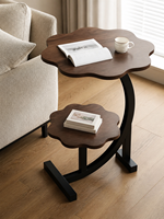 Table d'appoint moderne portable à deux niveaux en MDF en forme de fleur avec cadre en fer noir courbé pour salon, hôtel, fabricant OEM ODM