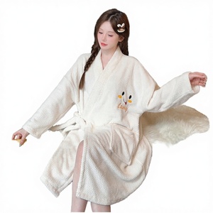 Pijama de franela absorbente con superficie de rejilla tipo polo, toalla envolvente, camisón holgado de talla grande para invierno, hasta 150 kg, dulce y cómodo. - Product Image 2