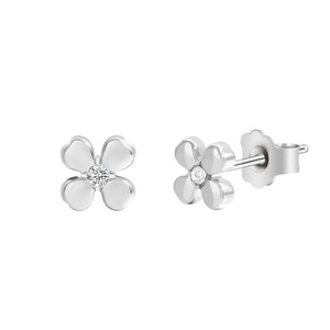 Pendientes Zoryn de Titanio Puro con Diseño de Trébol de Cuatro Hojas, Hipoalergénicos, Aptos para Perforaciones, Estilo Pañuelo para la Cabeza, Unisex - Product Image 5