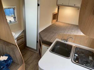Caravane de voyage 4x4 en aluminium, cuisine, salle de bain, espace couchage pour 4 personnes, légère et moderne - Product Image 5