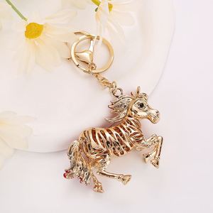 Porte-clés Cheval Créatif en Métal avec Pendentif Dessin Animé Incrusté de Diamants, Modèle Ornemental Zodiaque Mignon, Vente en Gros - Product Image 3