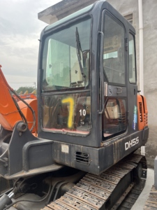 Mini-pelleuse DOOSAN DH55 d'occasion à prix abordable, en excellent état, faible nombre d'heures de fonctionnement, haute qualité, certifiée EPA/CE, économique - Product Image 6