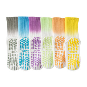 Nouveau design personnalisé Tie-Dye Yoga chaussettes femmes Design broderie Logo Pilates chaussette Fitness <span class=keywords><strong>dégradé</strong></span> Pilates Grip chaussettes - Product Image 2