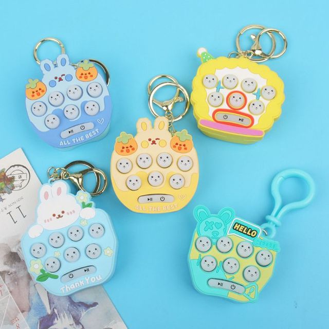 Cartoon Mini Gaming Machine Keychain Accessories Puzzle Stress Relief Toy Key Ring Kids Bag Hanging Pendant Gifts
