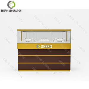 Vitrine de magasin de bijoux de luxe, design en bois et verre, avec logo - Product Image 1