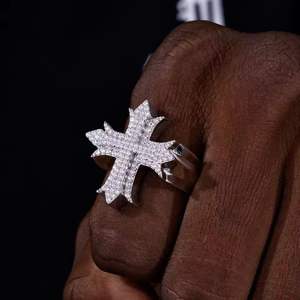 Bagues de luxe tendance en alliage avec fermoir boîte, design croix classique personnalisé, bijoux de fête unisexes, vente en gros, meilleures ventes - Product Image 4