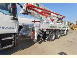 Bomba de Hormigón Versátil Montada en Camión de Gran Alcance XS204, Altura de Colocación 36.5M, Presión 10.2MPa para Construcción de Altura Media - Product Image 4