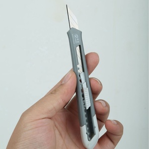 ใบมีดเหล็กคาร์บอน 9 มม. มีด DIY แบบกดปุ่ม สำหรับตัดกล่องกระดาษ พร้อมบริการ OEM ปรับแต่งได้ สำหรับงานศิลปะและการตัดกล่องกระดาษ - Product Image 4