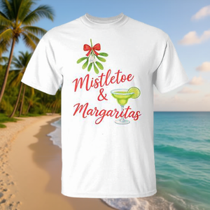 Camiseta Tri Blend Mistletoe And Margaritas para crucero navideño y vacaciones en la playa - Product Image 1
