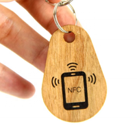 Clé de jeton d'étiquette de carte NFC en bois FOB pour le contrôle d'accès Gestion des actifs MIFARE Classic 1K NTAG213 option RFID UHF