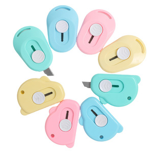 Couteau utilitaire miniature portable couleur bonbon, lame en acier inoxydable, coupe-papier, ouvre-emballage pour étudiants, design mignon, en plastique - Product Image 3
