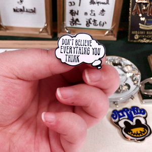 Cuốn Sách Tiếng Anh Tiêu Đề Trâm Huy Hiệu Tùy Chỉnh Kim Loại Pin Huy Hiệu Nhà Máy Phim Hoạt Hình Logo Trâm Mềm Cứng Men Ve Áo Pin Phụ Kiện - Product Image 3