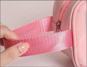 Bolsa de Cosméticos de Viaje Personalizada para Mujer con Logotipo, PVC Transparente con Cierre de Cremallera, Impermeable, para Artículos de Aseo - Product Image 5