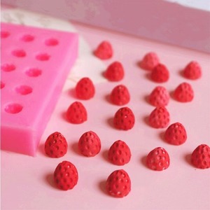 Силиконовая форма для свечей в форме клубники - Product Image 1