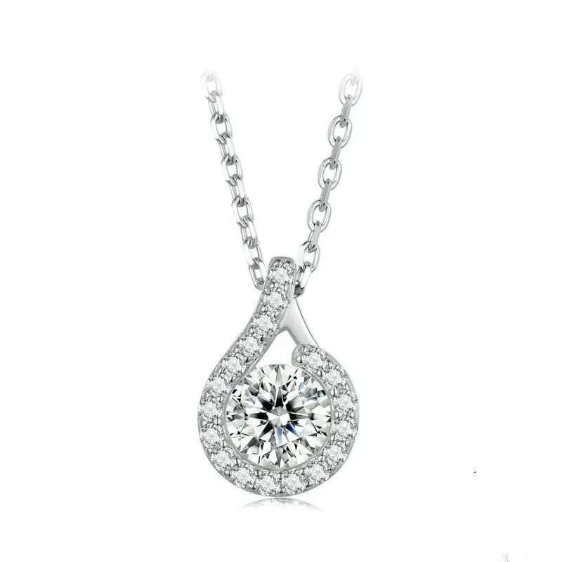Sterling Silver S925 One Carat Moissanite Necklace Platinum-plated Light Luxury Pendant Necklace Jewelry For Women