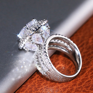 Anello a goccia con zirconi quadrati per donna, gioielli scintillanti per matrimoni e feste - Product Image 3