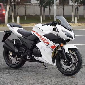 Kawasaki <span class=keywords><strong>Ninja</strong></span> <span class=keywords><strong>250</strong></span>, moto sportive légère et économe en carburant pour les nouveaux motards - Product Image 5