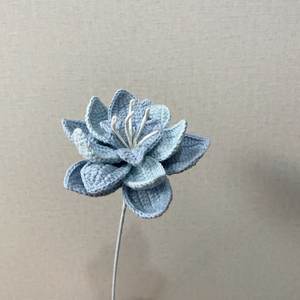 Bouquet d'<span class=keywords><strong>Amaryllis</strong></span> au Crochet Fait Main de Qualité Supérieure – Artisanat Floral Tricoté Exquis – Décoration de Table – Arrangement de Luxe pour la Maison - Product Image 2