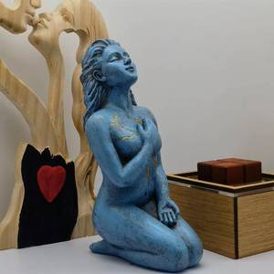 Venta al por mayor resina sexy dama Mesa Decoración auto amor Redención Serie Diosa mujer arrodillada Estatua escultura - Product Image 2