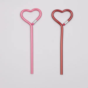 Nouveau design de crayons HB en plastique en forme de cœur avec forme et logo personnalisés - Product Image 3