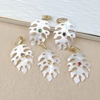 Pendentif en pierres précieuses en gros avec zircon incrusté, feuille de Monstera en nacre naturelle, pendentif coquillage pour colliers