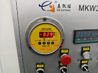 Machine de laminage sous vide CNC automatique pour bois et PVC, pour la fabrication de portes d'armoires et de placards à usage domestique ou professionnel, à station unique, avec membrane