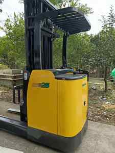 Used Original <b>Paint</b> Komatsu 2.5 Ton Reach Lift Truck New Used Forklift With Double Door <b>Frame</b> Excavators in Stock - Product Image 6