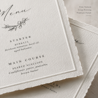 Cartes de menu de mariage personnalisées minimalistes avec des illustrations florales dessinées à la main, papier de qualité supérieure à bords festonnés élégants