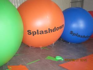 ลูกโป่งฮีเลียมเป่าลมลอยอยู่บนท้องฟ้าสำหรับงานโฆษณา - Product Image 4