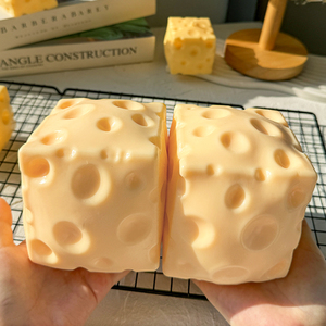 Juguete Antiestrés Cuadrado Gigante de Queso Rosa, Suave y de Rebote Lento, Cubo para Aliviar el Estrés, Juguete de Compresión Confiable - Product Image 3