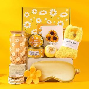 Coffret Cadeau Personnalisé à Motif Marbre, Vente en Gros, Kit de Soins Personnels Crochet avec Plante d'Éveil Émotionnel, Tasse en Verre Marguerite et Ensemble de Bougies Parfumées - Product Image 1