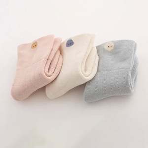 I-0199 Vente en gros de chaussettes pour bébés filles et garçons, chaussettes en tricot pour bébés, chaussettes douces et moelleuses pour bébés, chaussettes en coton pour nouveau-nés - Product Image 4