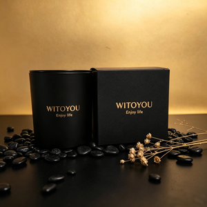 เทียนหอมกลิ่นหอมในขวดแก้วสีดำด้านแบบกำหนดเองจาก Witoyou Wholesale ปราศจากพาราฟิน พร้อมฝาโลหะสีทองและโลโก้สีทอง เหมาะสำหรับเป็นของขวัญ - Product Image 6