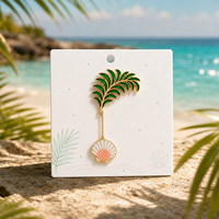 Broche personnalisée en émail souple, pendentif feuille de palmier et coquillage, chaîne dorée, broches de plage côtière, vente en gros, badge, usine OEM, faible MOQ