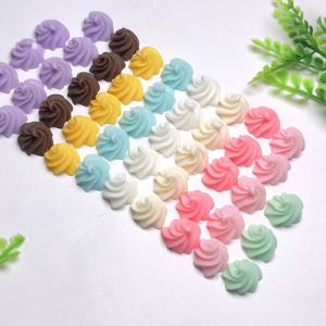 Haute qualité 100 Pcs/Lot 14MM assorti coloré <span class=keywords><strong>chocolat</strong></span> bonbons doux Dessert Mini <span class=keywords><strong>maison</strong></span> <span class=keywords><strong>de</strong></span> poupée jouets dos plat résine pour la décoration - Product Image 1