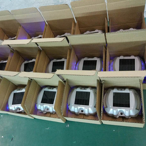 光る強力インジケーターライト中国製IL300キャッツアイロードマーカーアルミソーラーLED価格ソーラーロードスタッド - Product Image 3