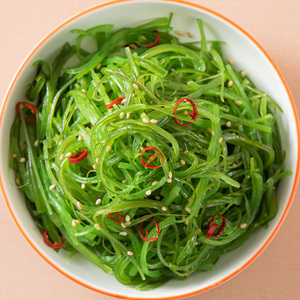 Gaishi 1kg 500g Wakame Goma Chuka Seaweed Kuki Hiyashi Salade d'algues fermentée et assaisonnée surgelée, tiges d'algues Wakame OEM/ODM - Product Image 1