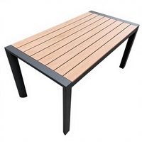Ensemble de table et de chaises de salle à manger d'extérieur en bois plastique moderne pour hôtel, cour, parc, café