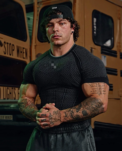 เสื้อผ้ากีฬาแขนสั้นผู้ชายทรงสลิมฟิตสไตล์อเมริกันรุ่นใหม่ แห้งเร็ว ยืดหยุ่นได้ เหมาะสำหรับออกกำลังกาย - Product Image 4