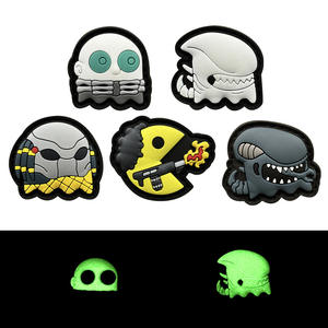 Chaussures magiques écologiques en PVC en trois dimensions apposées Eat Bean Patch Pixel Badge Glow-in-the-dark Moral Badge Personnalisable - Product Image 4