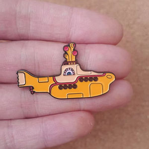 ロックバンドエナメルピン黄色スチーマー潜水艦ブローチ収集ラペルバッジ男性女性ファッションジュエリーギフト装飾バックパック帽子 - Product Image 4